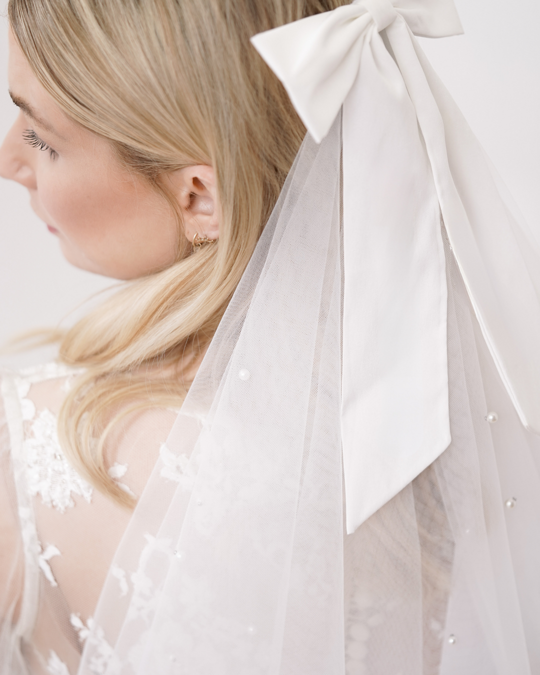 Tara Pearl Bow Veil