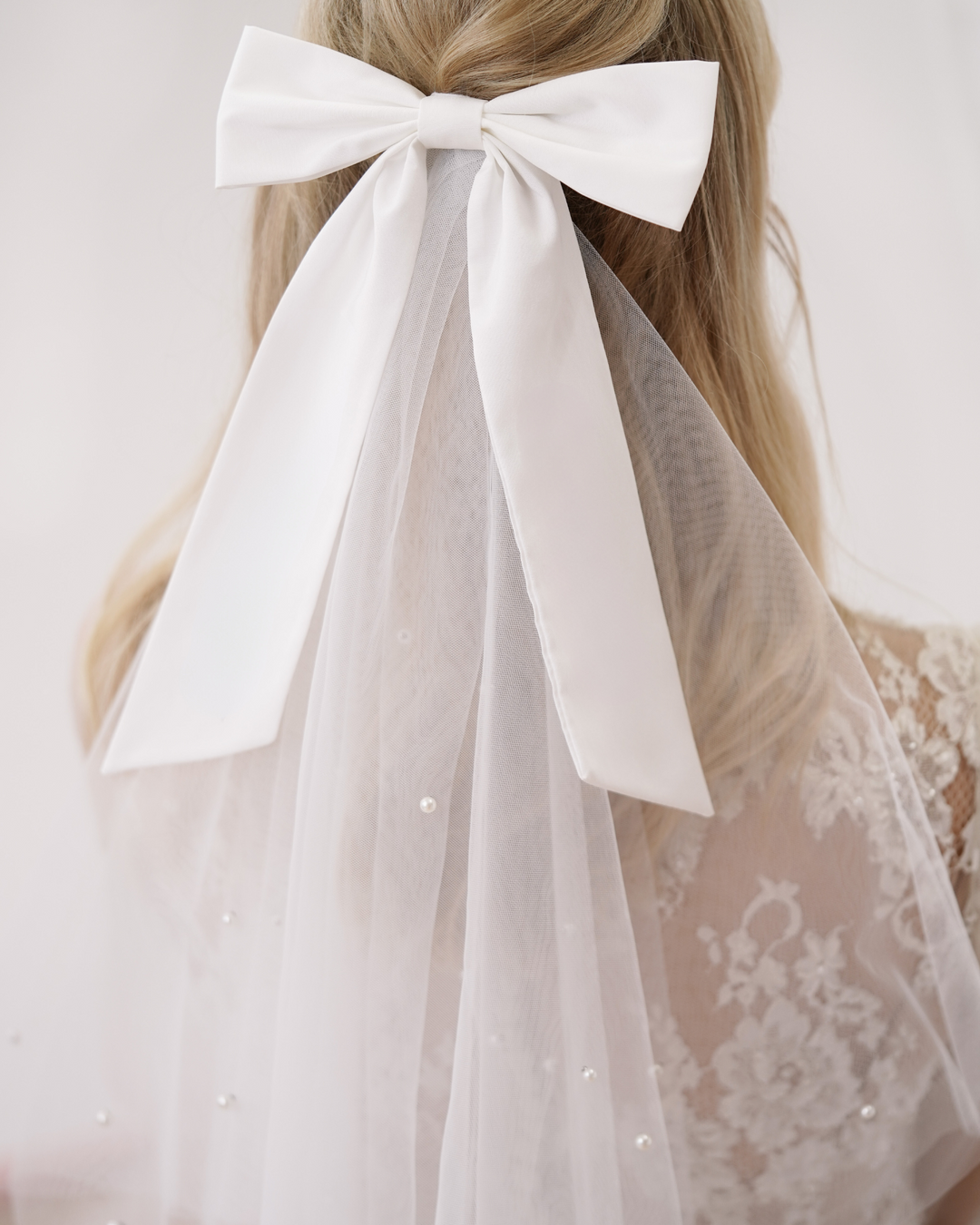 Tara Pearl Bow Veil
