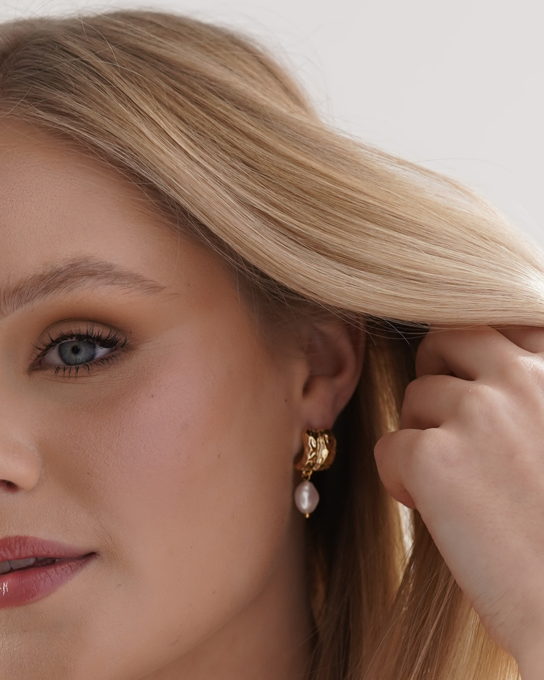 Olivia Freshwater Pearl Earrings