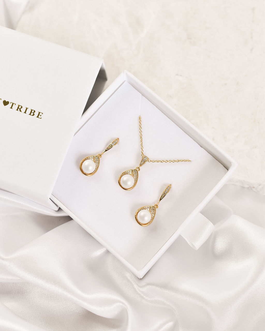 Angelique Pendant and Earring Set - Gold